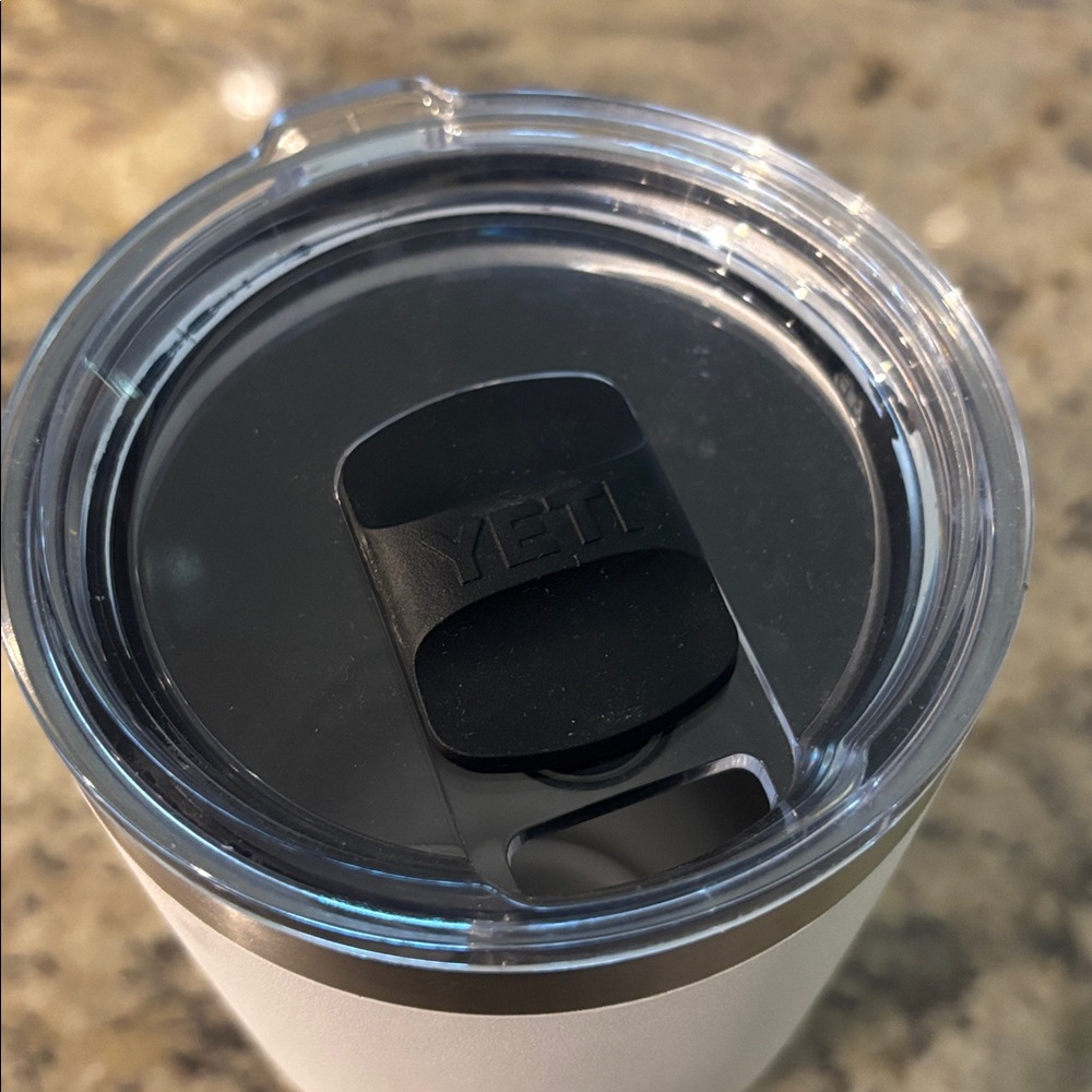 Yeti Rambler 30oz tumbler with lid - Picture 2 of 4